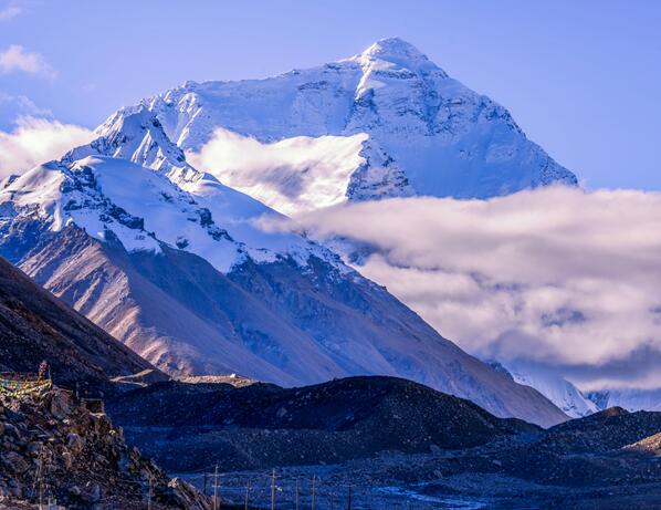 珠峰高度是多少米 珠穆朗玛峰海拔约多少米